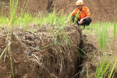 Ancaman tanah bergerak,  500 warga Desa Jelbuk diminta bersiaga