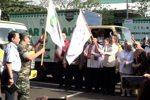 DKI lepas 12 truk pendistribusi paket sembako murah