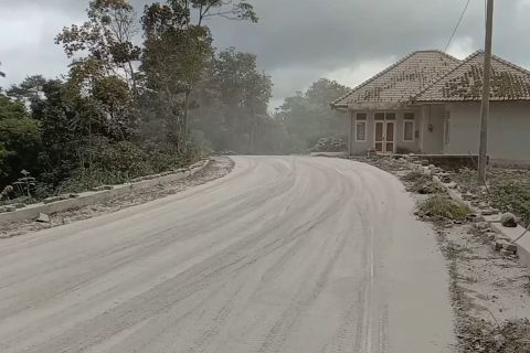 Hujan abu Merapi landa 11 kecamatan di Magelang