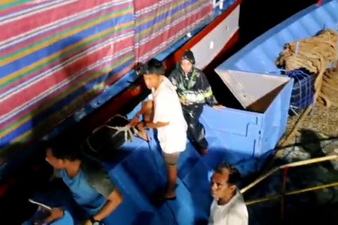 KSOP Ternate: Muatan KM Ajul Safikram&nbsp;belum bisa dievakuasi