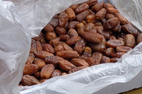 Laris manis kurma di Cirebon, terjual hingga lima ton per hari