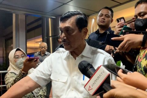 Luhut sebut pemerintah masih kaji impor KRL bekas Jepang