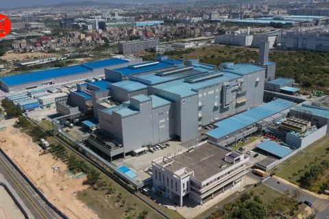 Menengok pabrik balok kaca kristal terkemuka di China