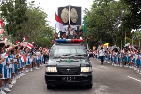 Piala Adipura diarak keliling kota Palangka Raya, petugas dapat hadiah