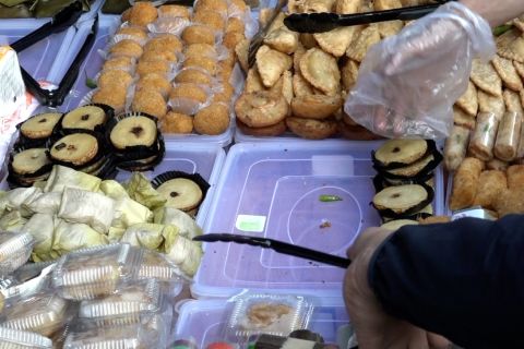 Ratusan warga serbu pasar takjil Benhil