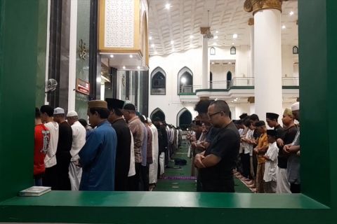 Shalat tarawih hari pertama di Ternate berlangsung khidmat