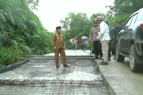 Buka akses desa terisolasi, Pemprov Jambi bangun infrastruktur jalan