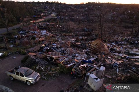 Badai ganas terjang kawasan selatan dan barat tengah AS