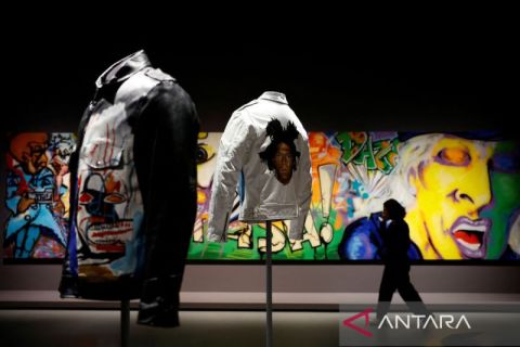Pameran seni karya Basquiat dan Warhol di Paris