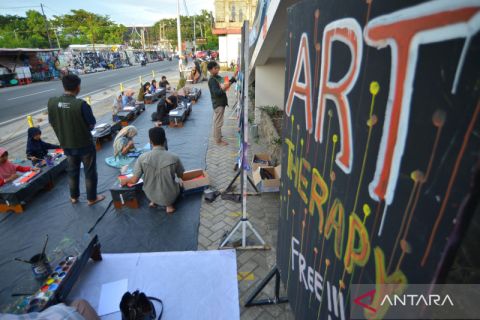 Layanan terapi melalui seni