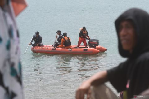 Pencarian Korban Tenggelam di Teluk Palu