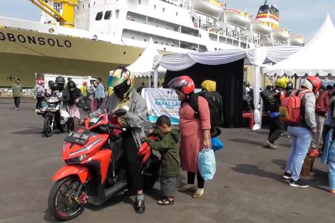 1.145 pemudik motor yang diangkut kapal tiba di Pelabuhan Tanjung Emas