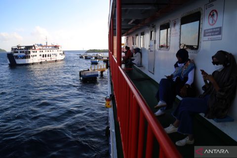 Persiapan armada penyeberangan kapal di Ternate