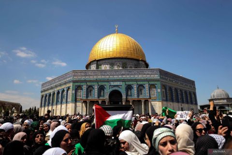 Suasana Jumat keempat bulan suci Ramadhan di kompleks Al-Aqsa,