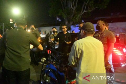 Presiden berikan bantuan sembako