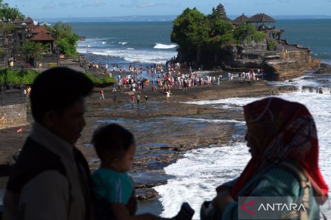 Libur lebaran di Tanah Lot Bali