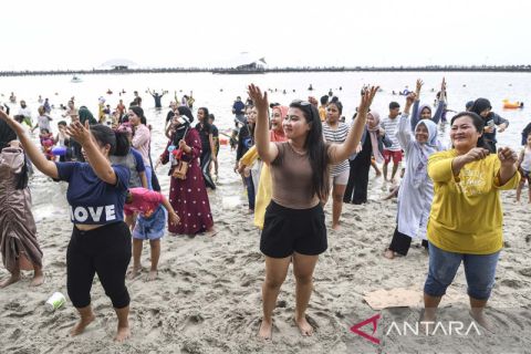Ancol diserbu wisatawan pada hari kedua Lebaran