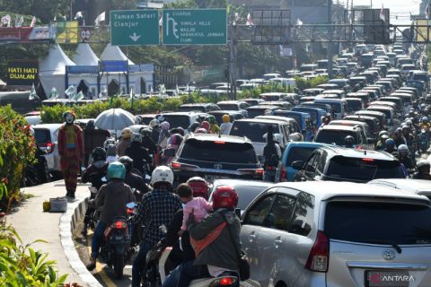Jalur wisata Puncak padat pada H+1 Lebaran