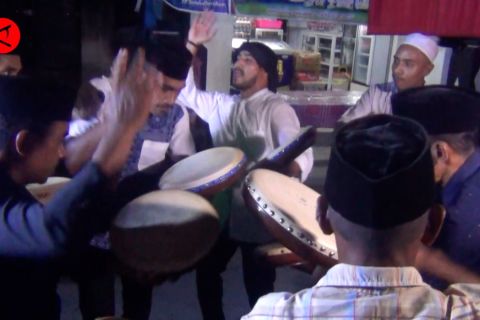 Hadrat di Maluku, jadi tradisi bangunkan sahur warga Hila