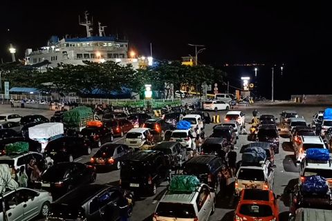 Penumpang moda transportasi laut diminta ikuti jadwal penyeberangan
