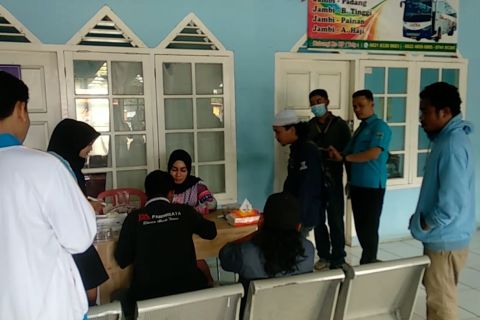 Ciptakan mudik bersih dari narkoba, BNN Jambi cek urin sopir bus