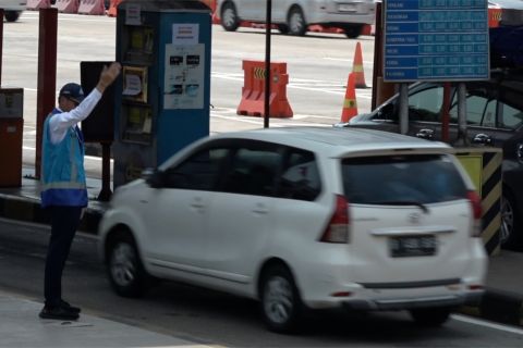 Jelang pemberlakuan “one way”, GT Kalikangkung ramai lancar