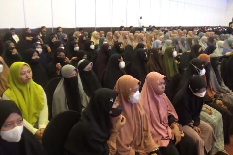 Kadin Sulawesi Tenggara berikan santunan bagi ratusan anak yatim
