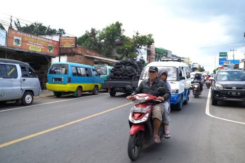 Kendaraan besar tidak disarankan lalui jalan Cijapati dan Kamojang