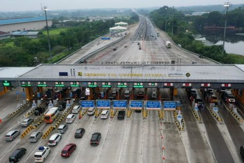 Lalu lintas ramai lancar, sistem satu arah di GT Cikatama 1 disetop