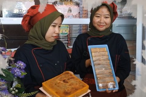 Lebaran menjelang, pembuat maksuba khas Palembang senang