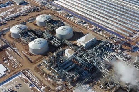 Melihat pembangkit listrik tenaga surya tersentral terbesar di China