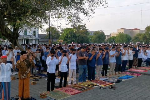 Pamedan Pura Mangkunegaran diramaikan ribuan jamaah shalat Id hari ini