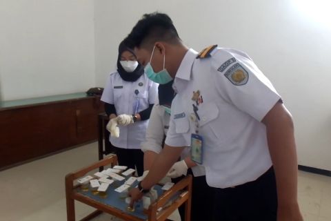 Pastikan keselamatan penumpang, KAI Daop 9 Jember tes narkoba awak KA