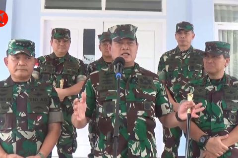 Personel pencarian pilot Susi Air diserang KKB, TNI siap tempur