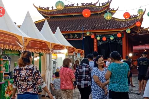 Berburu takjil di Pasar Ramadhan Kelenteng Thien Ie Kong Samarinda