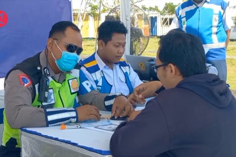 Tekan angka kecelakaan, petugas razia kecepatan di jalan tol