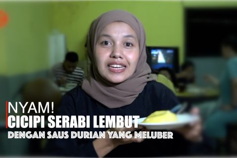 Nyam! Cicipi serabi lembut dengan saus durian yang meluber