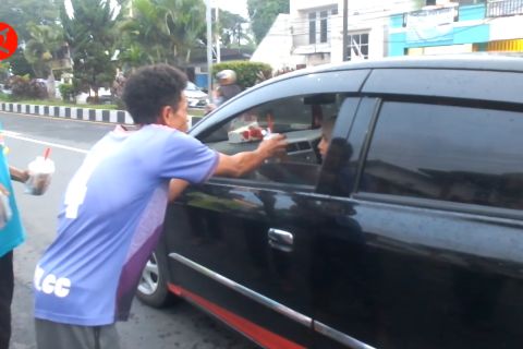Semarakkan Ramadhan 1444 H, ODGJ di Jember berbagi takjil