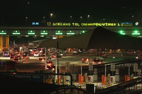 Dua hari jelang Lebaran, Tol Jakarta-Cikampek ramai lancar