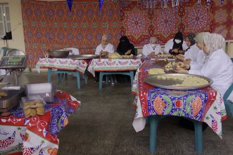 Wanita Gaza buat 500 kilogram kue untuk dibagikan gratis