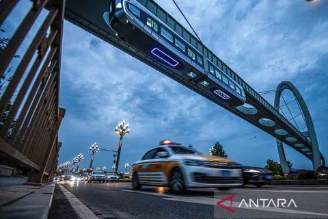 Jalur monorel gantung di Wuhan