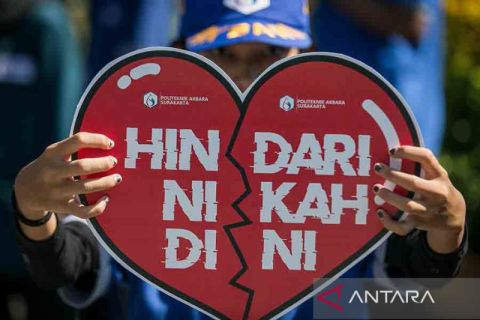 Aksi simpatik menolak pernikahan dini.