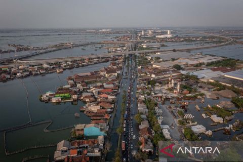 Banjir rob merendam jalur Pantura Demak KM 10