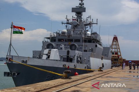 Kapal perang INS Kavaratti India merapat di Batam