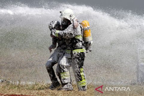 Simulasi penanggulangan keadaan darurat di bandara