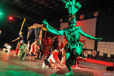 Sendratari Saluang Murik Dayak di Kalteng