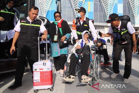 Jamaah calon haji kloter pertama tiba di Madinah
