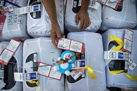 Jamaah calon haji asal OKU Timur tiba di Asrama Haji Palembang