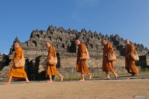 Ritual Dharmayatra Adi Buddha Puja di Borobudur