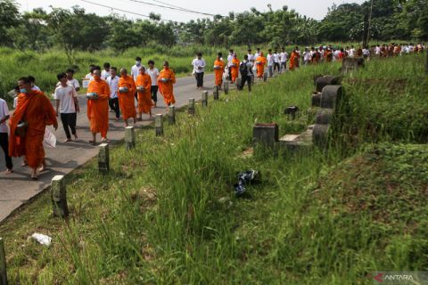 Prosesi Pindapata di Tangerang